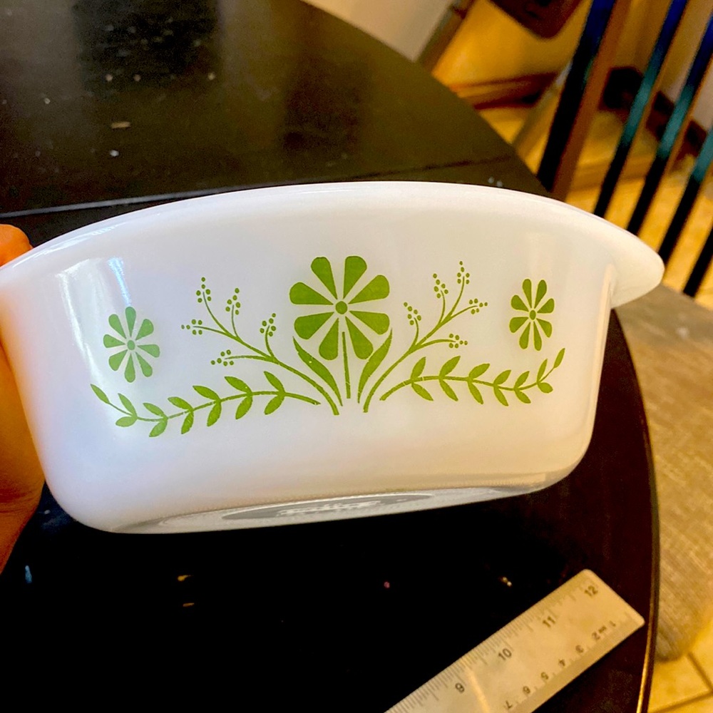 VINTAGE GLASBAKE 9" ROUND CASSEROLE DISH (NO LID) GREEN DAISY